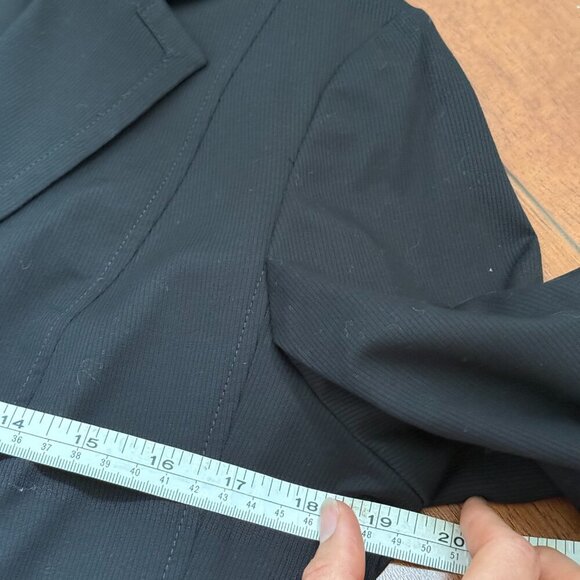 Talbots Womens Black Blazer Size 12 petite - Picture 3 of 6
